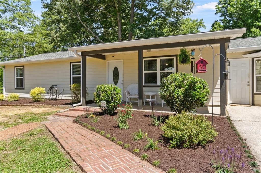 3 bedroom, 1 bathroom, 1,406 sq ft single family residence sold at 28 Rose Court, Powder Springs, GA 30127