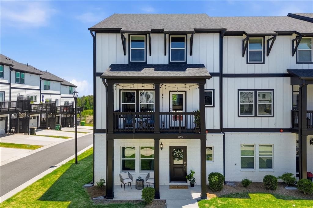 4 bedroom, 4 bathroom, 2,376 sq ft townhouse sold at 824 Mackay Creek, Woodstock, GA 30188