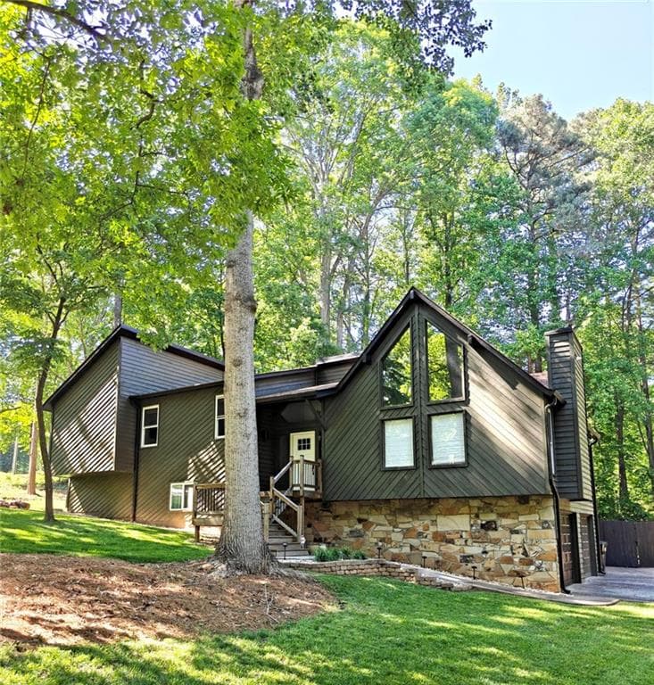 4 bedroom, 3 bathroom, 2,639 sq ft single family residence sold at 1302 Rolling Green Drive, Acworth, GA 30102