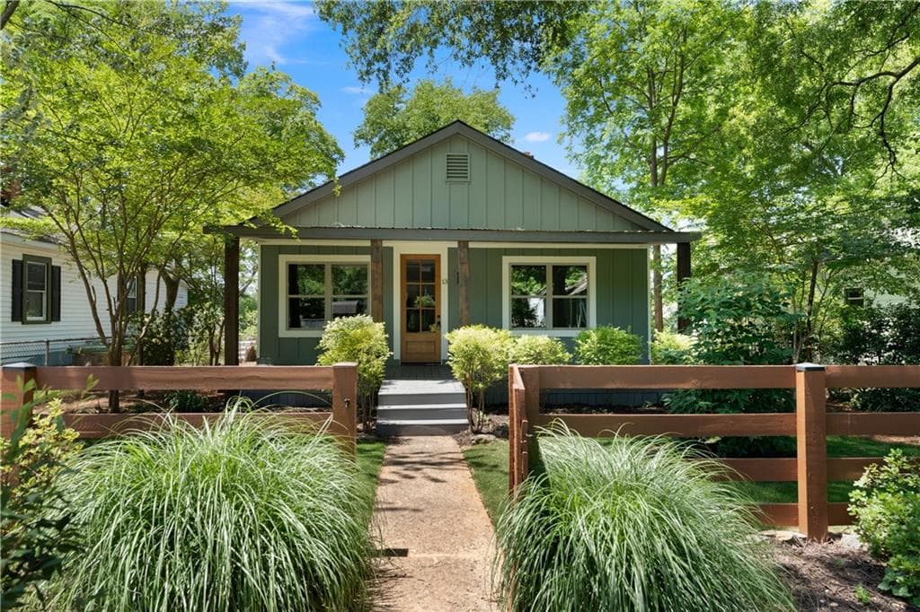 4 bedroom, 2 bathroom, 1,512 sq ft single family residence sold at 13 Akron Street, Cartersville, GA 30120