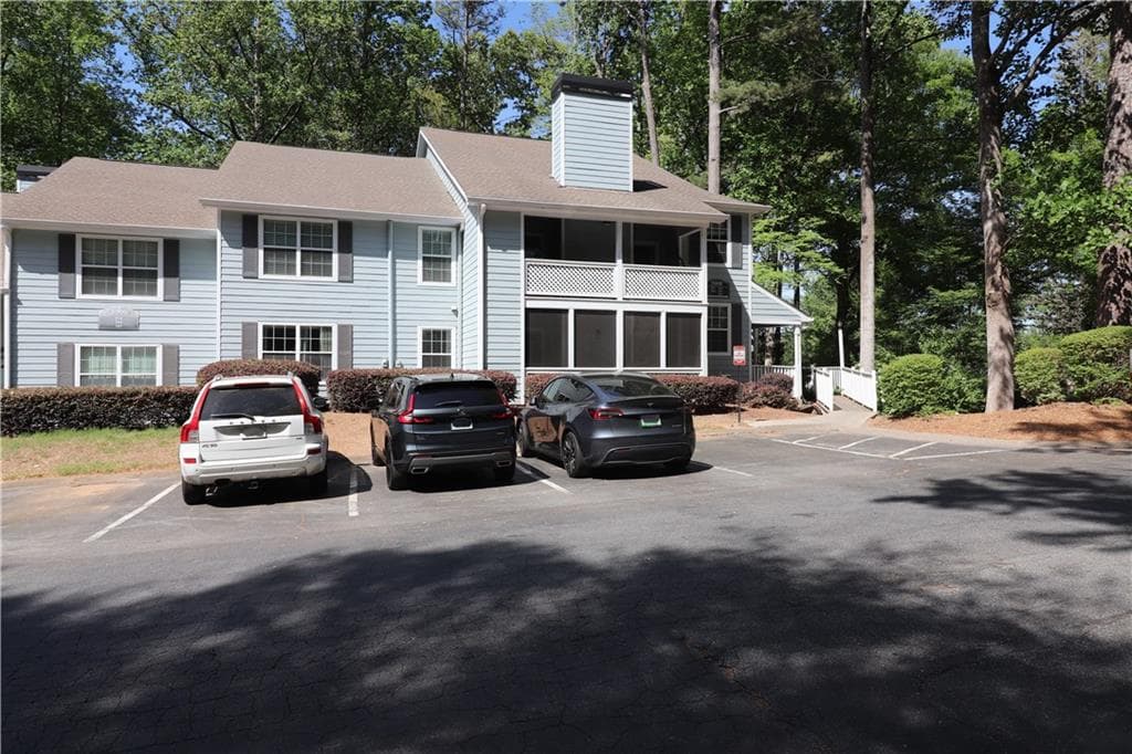 2 bedroom, 2 bathroom, 1,140 sq ft condominium under contract at 3900 Riverlook Parkway 209, Marietta, GA 30067