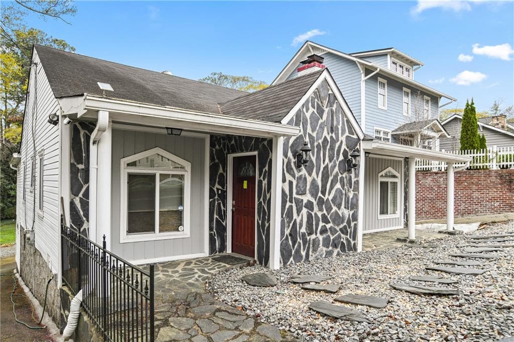 3 bedroom, 3 bathroom, 2,961 sq ft single family residence for sale at 2900 Lookout Place, Atlanta, GA 30305