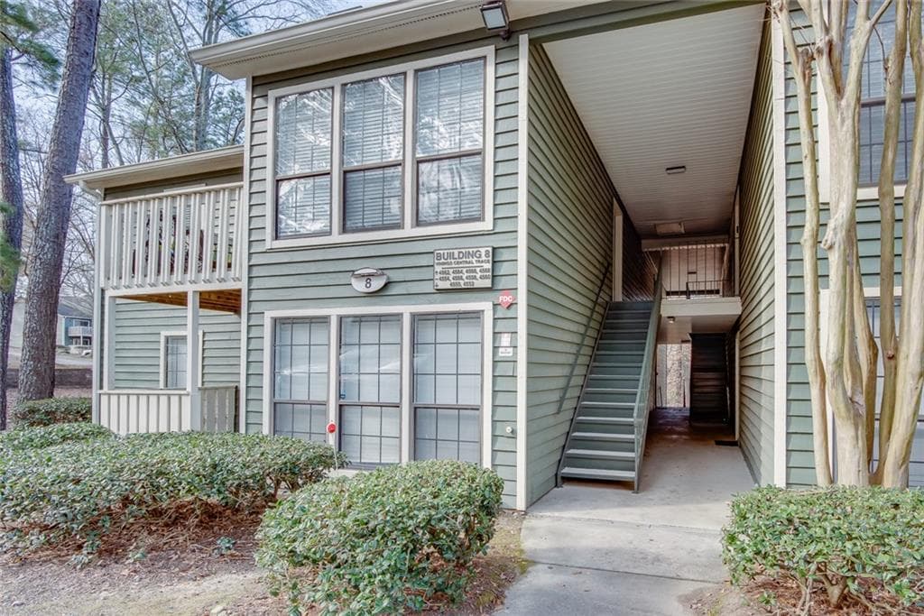 1 bedroom, 1 bathroom, 852 sq ft condominium sold at 4552 Vinings Central Trace 63, Atlanta, GA 30339