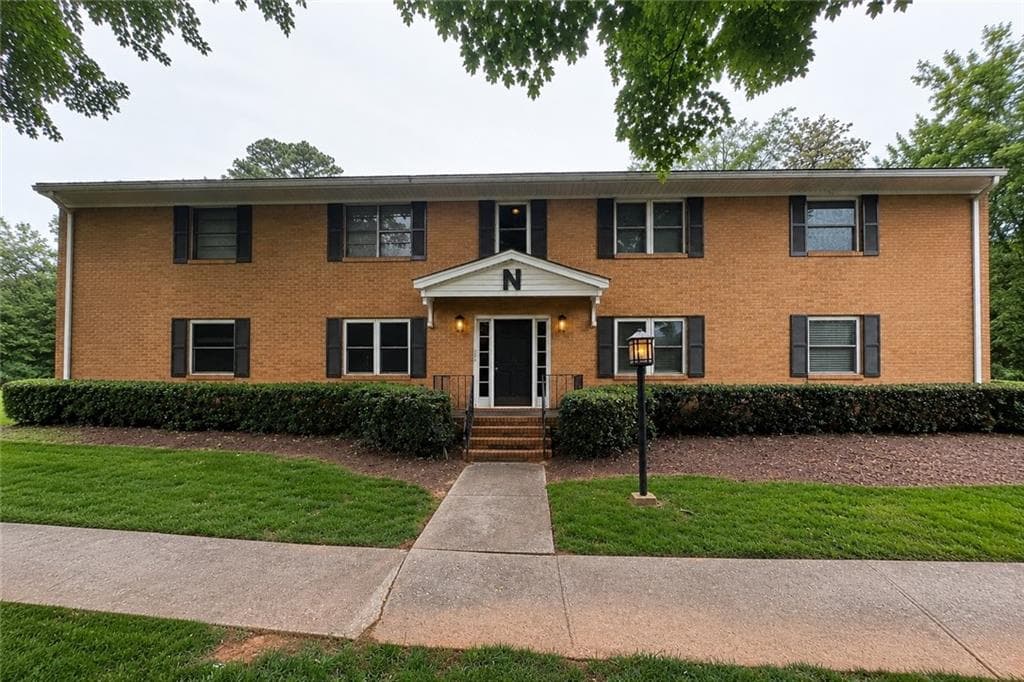 2 bedroom, 2 bathroom, 990 sq ft condominium sold at 3510 Roswell Road N5, Atlanta, GA 30305