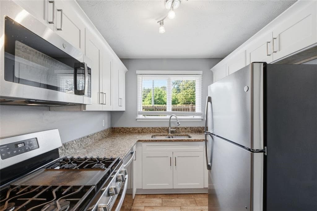 2 bedroom, 2 bathroom, 1,178 sq ft condominium sold at 1204 Ashborough Terrace E, Marietta, GA 30067