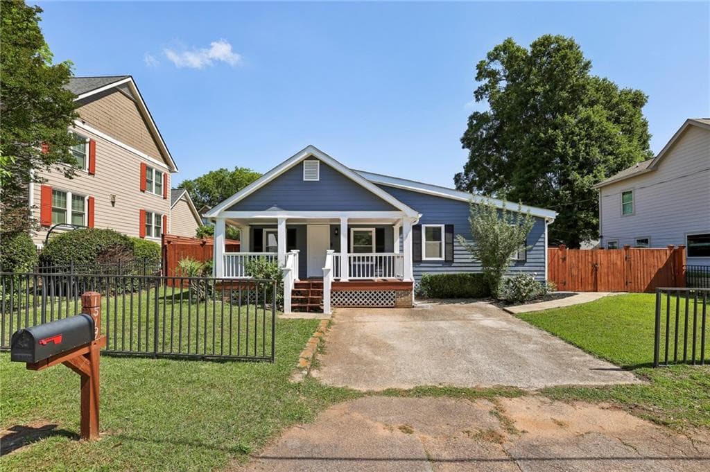 3 bedroom, 2 bathroom, 1,240 sq ft single family residence under contract at 1519 Mercer Avenue, College Park, GA 30337