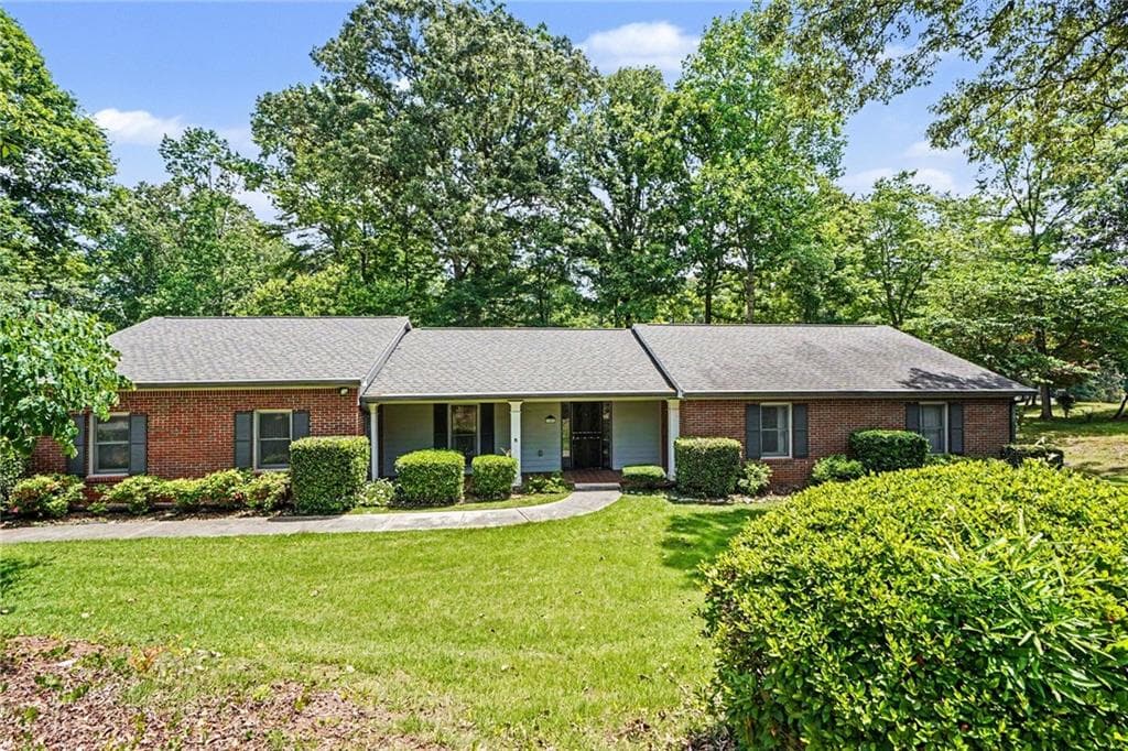 3 bedroom, 2 bathroom, 2,030 sq ft single family residence sold at 100 Springridge Court, Peachtree City, GA 30269