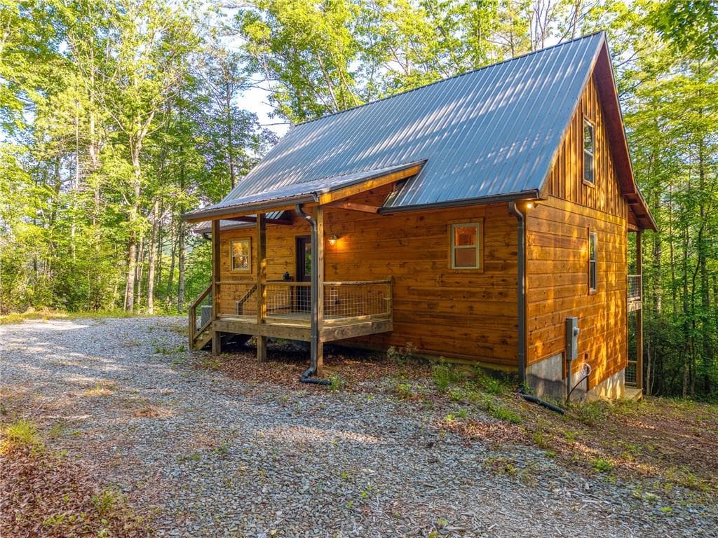 2 bedroom, 3 bathroom, 1,958 sq ft single family residence for sale at 5860 Old Bucktown Road, Ellijay, GA 30536