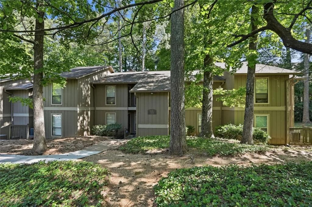 2 bedroom, 2 bathroom, 1,335 sq ft condominium sold at 8740 Roswell Road 2G, Atlanta, GA 30350