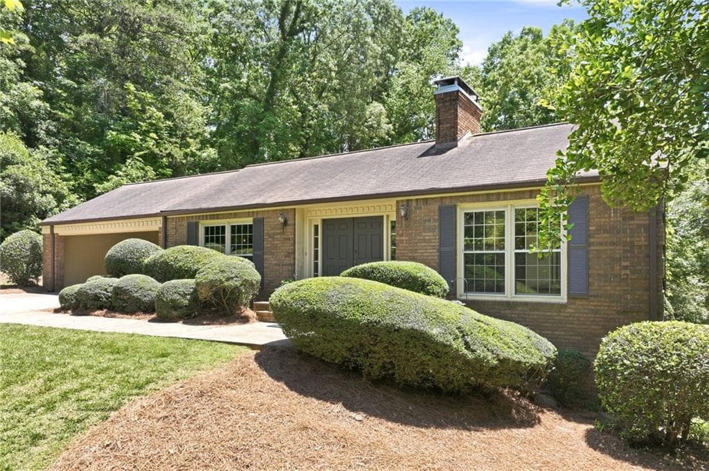4 bedroom, 3 bathroom, 2,235 sq ft single family residence under contract at 257 Club Drive, Gainesville, GA 30506