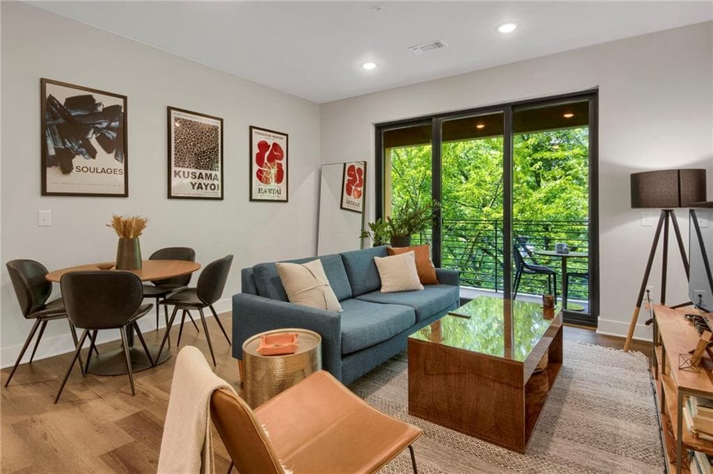 2 bedroom, 2 bathroom, 1,070 sq ft condominium sold at 112 Rogers Street 305, Atlanta, GA 30317