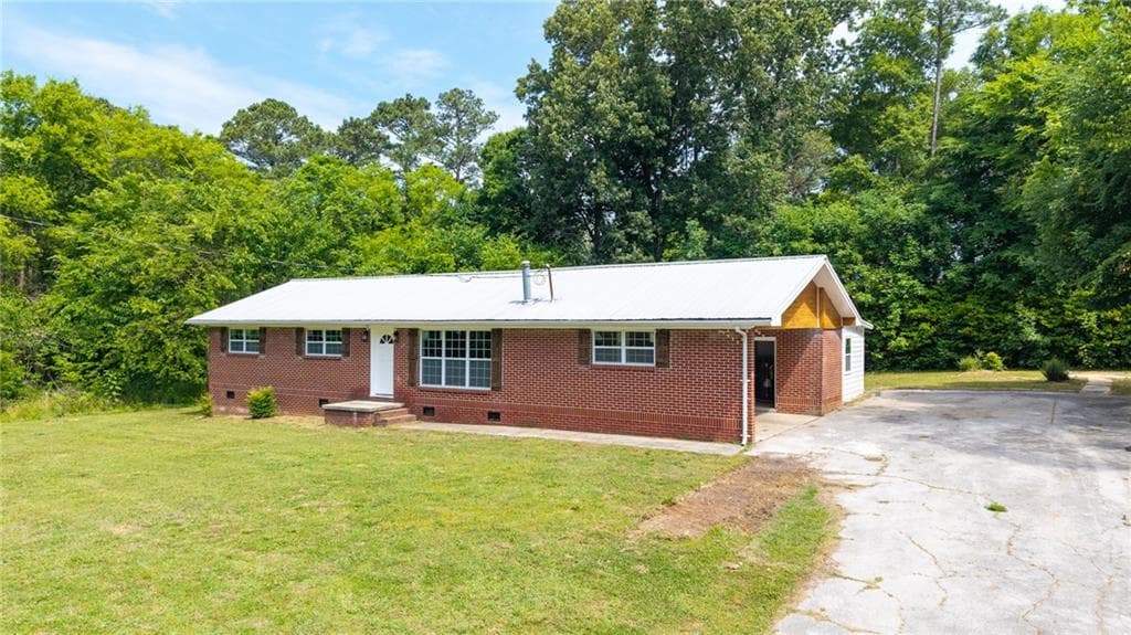 3 bedroom, 2 bathroom, 1,859 sq ft single family residence for sale at 185 Blackwood Place, Calhoun, GA 30701