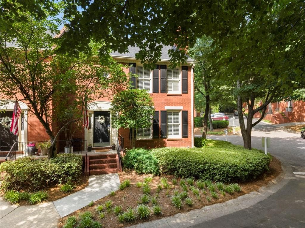 2 bedroom, 3 bathroom, 1,981 sq ft townhouse sold at 1404 Defoors Mill Drive, Atlanta, GA 30318