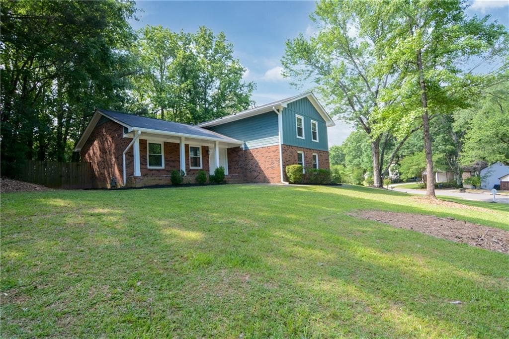 4 bedroom, 2 bathroom, 1,928 sq ft single family residence sold at 140 Ansley Court, Roswell, GA 30076