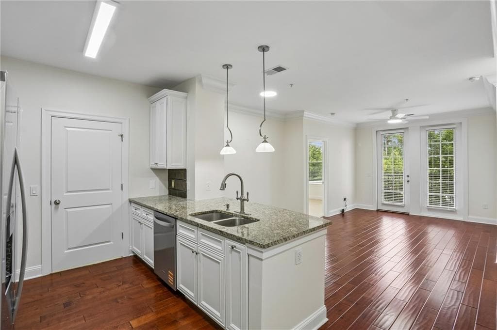 2 bedroom, 2 bathroom, 1,002 sq ft condominium sold at 901 Abernathy Road 5190, Atlanta, GA 30328