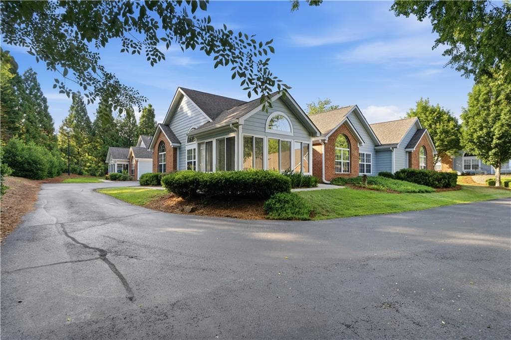 3 bedroom, 2 bathroom, 1,500 sq ft condominium under contract at 33104 Harvest Ridge Lane 33, Alpharetta, GA 30022