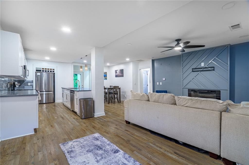 3 bedroom, 2 bathroom, 1,281 sq ft single family residence sold at 577 Commercial Avenue, Atlanta, GA 30318