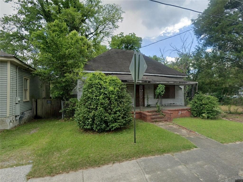 3 bedroom, 1 bathroom, 1,302 sq ft single family residence for sale at 340 Lincoln Avenue, Macon, GA 31201