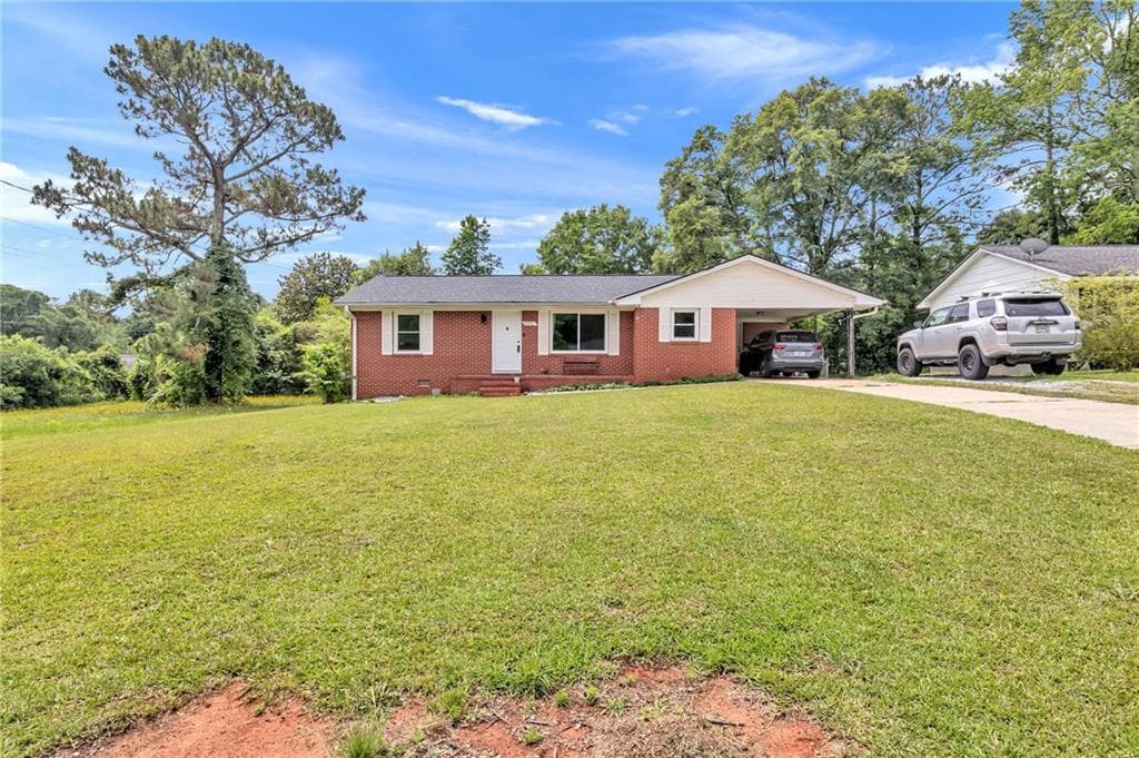 3 bedroom, 2 bathroom, 1,055 sq ft single family residence for sale at 1104 Parkview Drive, Griffin, GA 30224
