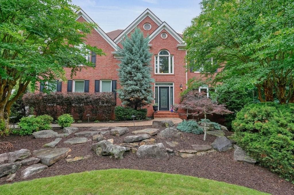 6 bedroom, 5 bathroom, 3,946 sq ft single family residence sold at 3232 Eagle Watch Drive, Woodstock, GA 30189
