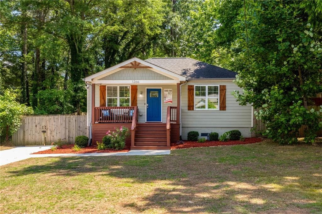 3 bedroom, 2 bathroom, 1,650 sq ft single family residence sold at 1266 Almont Drive, Atlanta, GA 30310