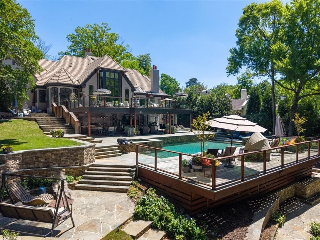 5 bedroom, 9 bathroom, 7,913 sq ft single family residence sold at 3510 Knollwood Drive, Atlanta, GA 30305