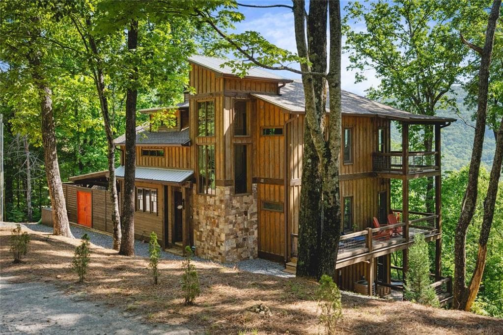 3 bedroom, 3 bathroom, 2,400 sq ft single family residence for sale at 114 Amy Creek Circle, Ellijay, GA 30540