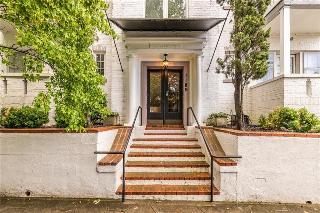1 bedroom, 1 bathroom, 684 sq ft condominium sold at 1189 McLendon Avenue 6, Atlanta, GA 30307