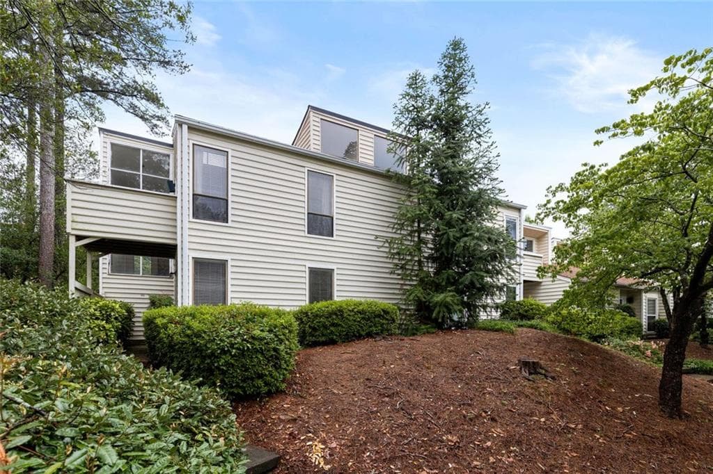 3 bedroom, 3 bathroom, 1,780 sq ft condominium sold at 662 Serramonte Drive, Marietta, GA 30068
