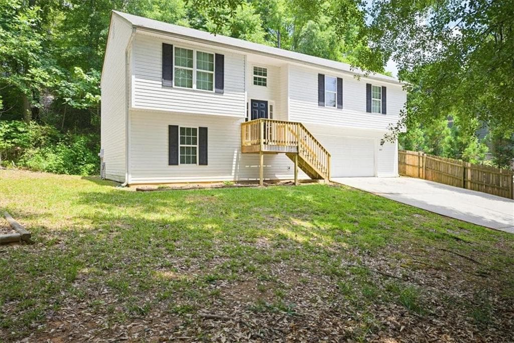4 bedroom, 3 bathroom, 2,314 sq ft single family residence under contract at 4015 Chapman Drive, Gainesville, GA 30506