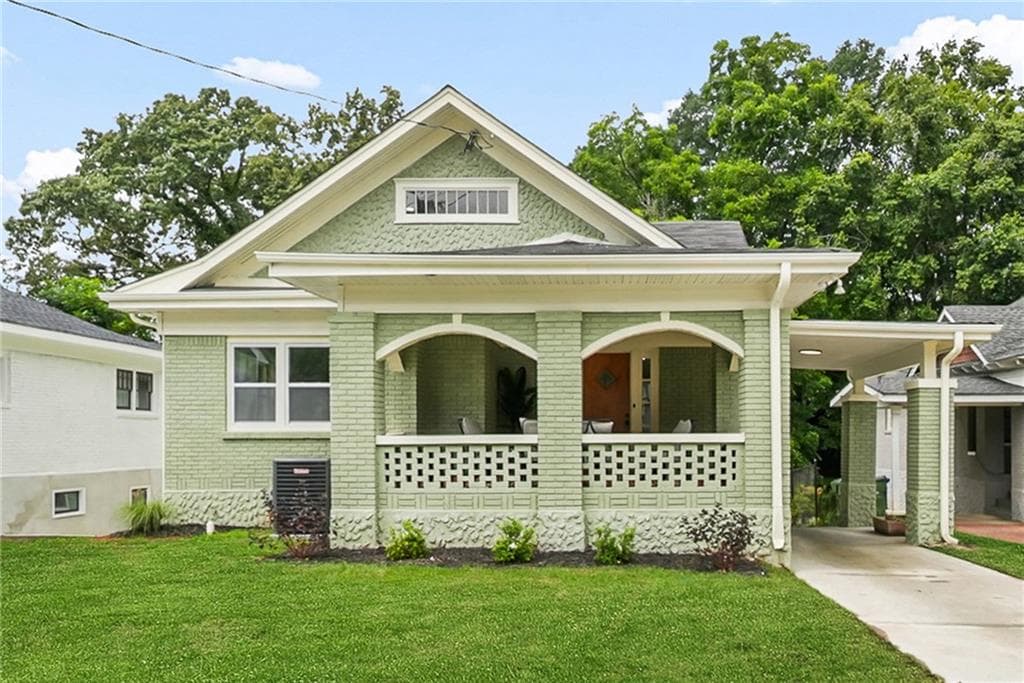 5 bedroom, 4 bathroom, 1,910 sq ft single family residence for sale at 583 Flat Shoals Avenue, Atlanta, GA 30316