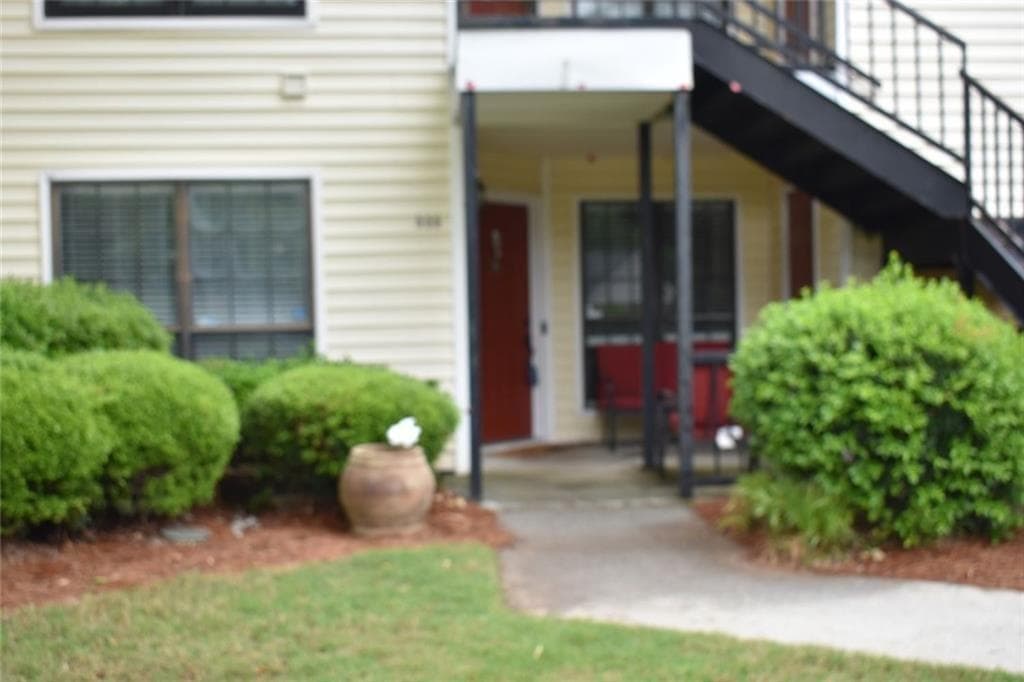 2 bedroom, 2 bathroom, 941 sq ft condominium sold at 555 Windchase Lane, Stone Mountain, GA 30083