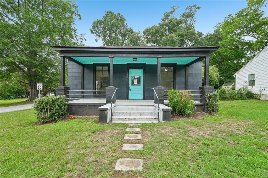 2 bedroom, 2 bathroom, 1,071 sq ft single family residence for sale at 3149 Thompson Avenue, Covington, GA 30014