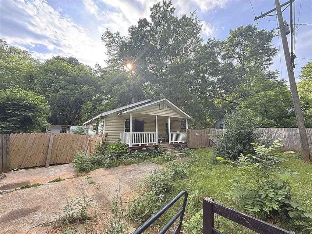 2 bedroom, 1 bathroom, 1,168 sq ft single family residence sold at 406 Ash Street, Monroe, GA 30655