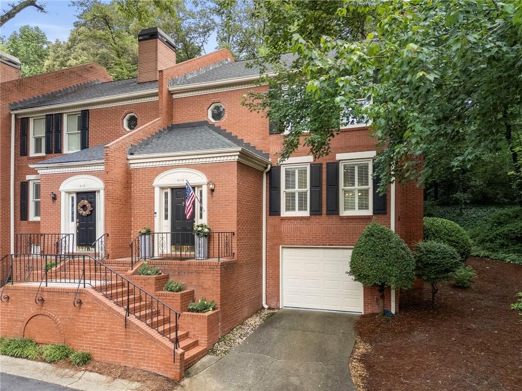 3 bedroom, 4 bathroom, 2,492 sq ft townhouse sold at 2104 Defoors Mill Drive, Atlanta, GA 30318