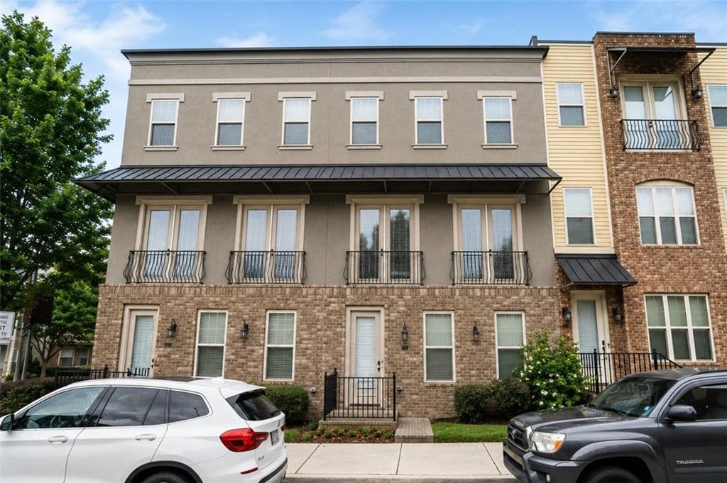 3 bedroom, 4 bathroom, 2,320 sq ft townhouse sold at 383 16th Street 2, Atlanta, GA 30363
