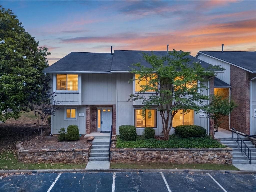 2 bedroom, 3 bathroom, 1,622 sq ft condominium sold at 2240 Runnymead Ridge, Marietta, GA 30067