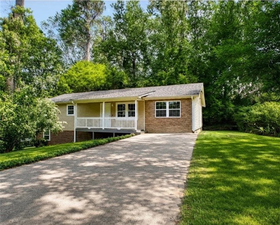 3 bedroom, 2 bathroom, 1,500 sq ft single family residence under contract at 231 Hardy Way, Hiram, GA 30141