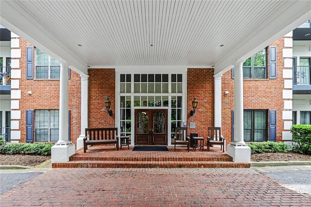 2 bedroom, 2 bathroom, 1,270 sq ft condominium sold at 2921 Lenox Road #306, Atlanta, GA 30324