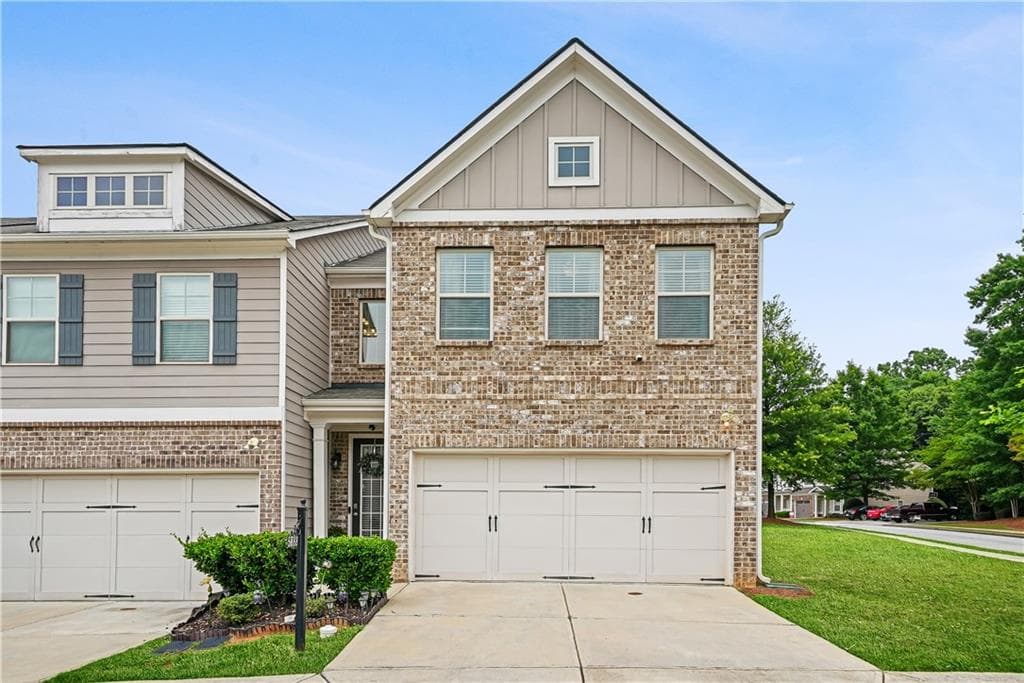 3 bedroom, 3 bathroom, 2,136 sq ft townhouse sold at 5888 Radford Loop, Fairburn, GA 30213
