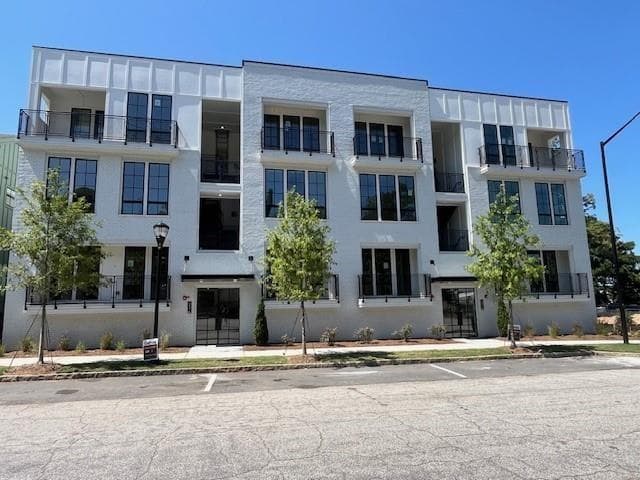 2 bedroom, 2 bathroom, 921 sq ft condominium sold at 991 Bibbs Circle NW 21, Atlanta, GA 30318