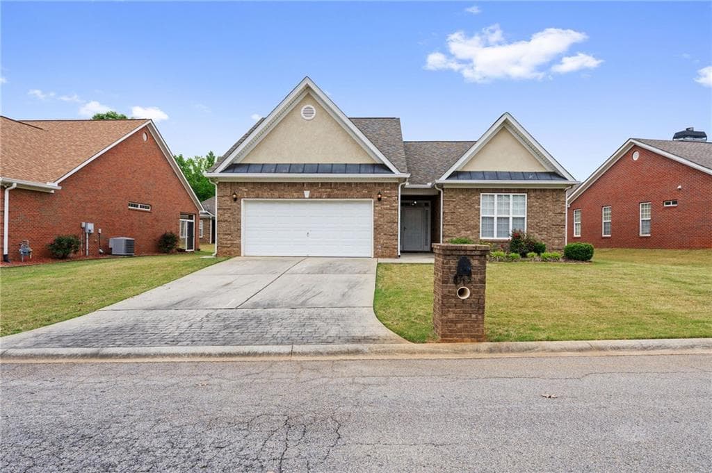 3 bedroom, 2 bathroom, 1,690 sq ft single family residence sold at 8515 Spivey Village Way, Jonesboro, GA 30236