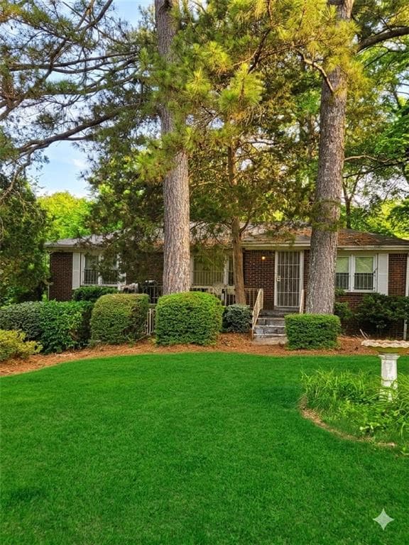 3 bedroom, 3 bathroom, 1,123 sq ft single family residence for sale at 250 W Lake Avenue, Atlanta, GA 30314