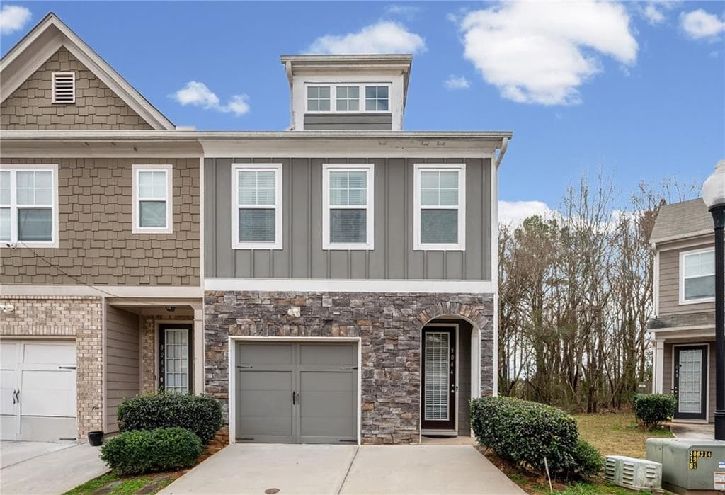 3 bedroom, 3 bathroom, 1,577 sq ft townhouse sold at 5044 Longview Walk, Decatur, GA 30035