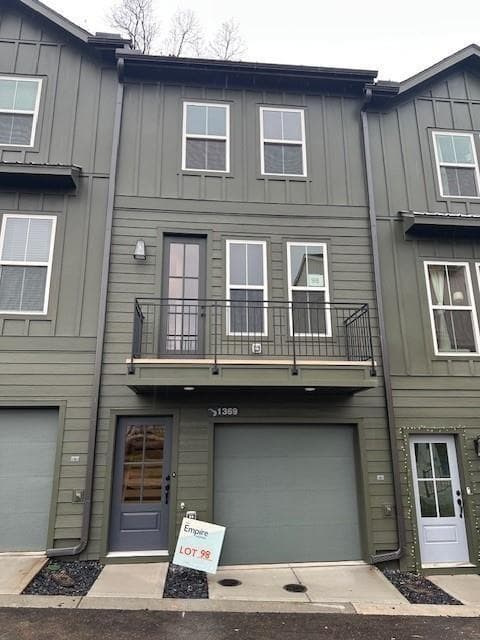 3 bedroom, 3 bathroom, 1,199 sq ft townhouse sold at 1369 Breezy Circle SE 98, Atlanta, GA 30315