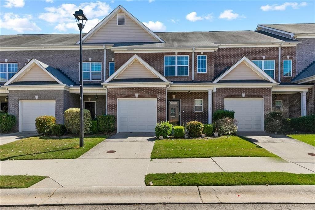 2 bedroom, 3 bathroom, 1,590 sq ft townhouse for sale at 2555 Flat Shoals Road 1604, Atlanta, GA 30127