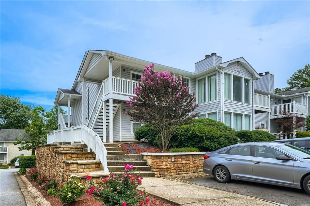 2 bedroom, 2 bathroom, 1,244 sq ft condominium under contract at 905 Augusta Drive, Marietta, GA 30067