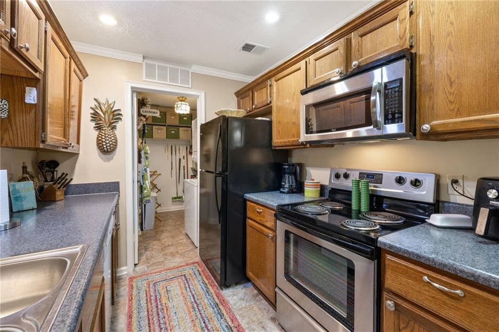2 bedroom, 2 bathroom, 1,000 sq ft condominium for sale at 525 Warm Springs Circle, Roswell, GA 30075
