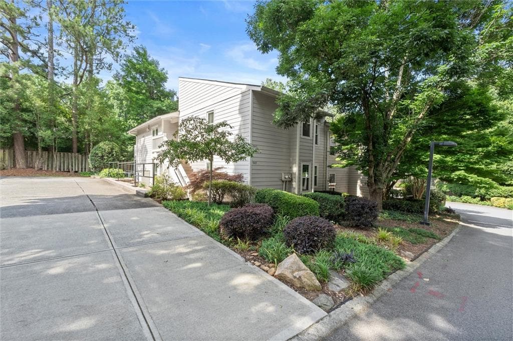 2 bedroom, 2 bathroom, 1,325 sq ft condominium sold at 1967 Variations Drive, Atlanta, GA 30329