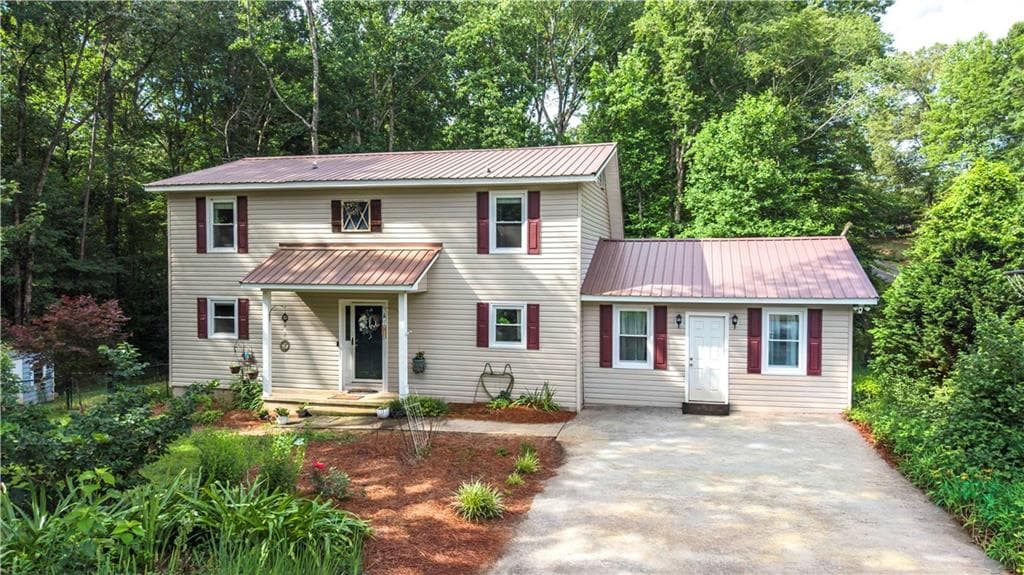 3 bedroom, 2 bathroom, 1,896 sq ft single family residence for sale at 9 Acorn Trail, Bremen, GA 30110